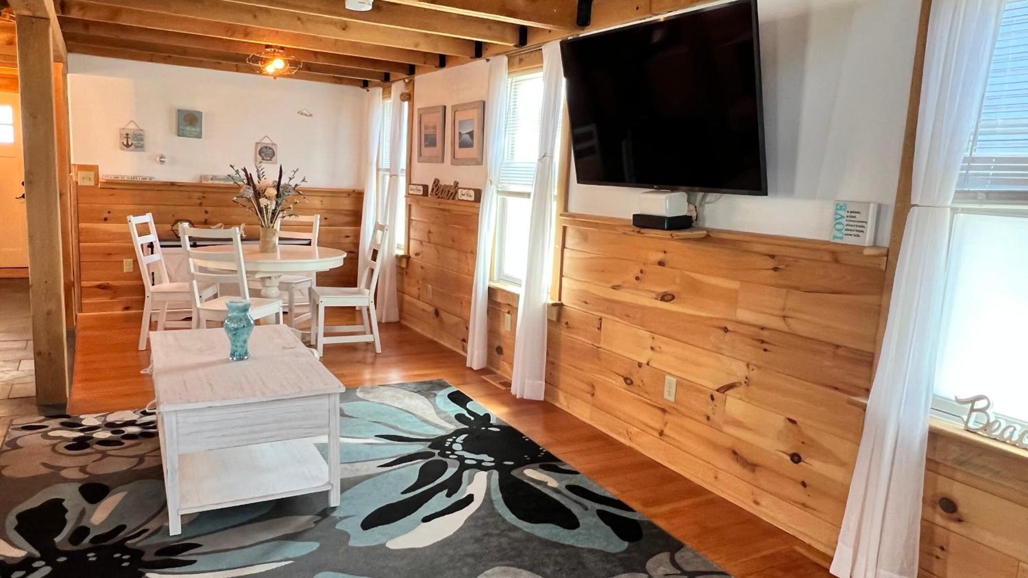 Nautical Beach Properties Hampton Esterno foto